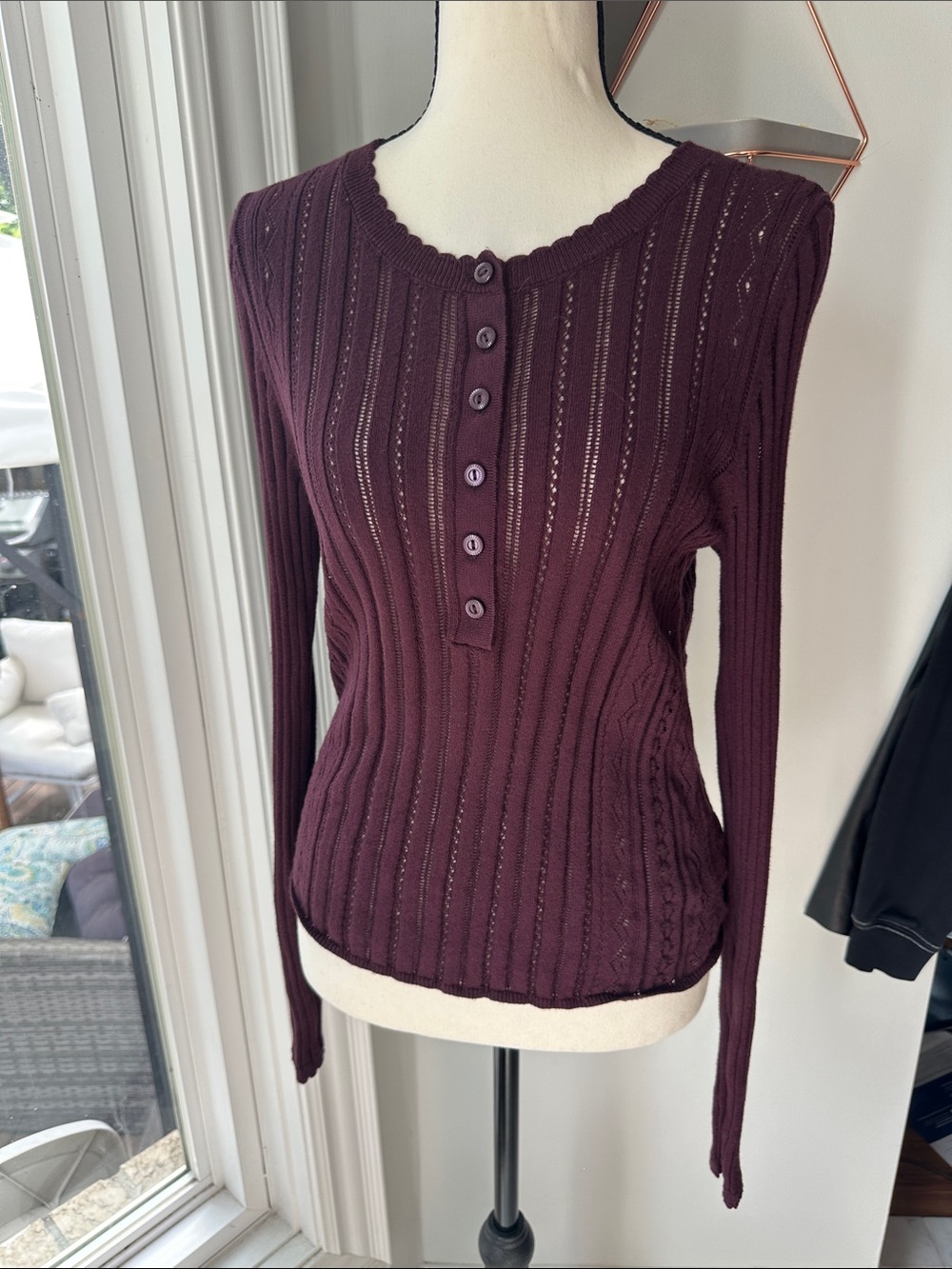 AMERICAN EAGLE Long-Sleeve Ribbed Henley Top Shirt Plum Burgundy Crochet Medium